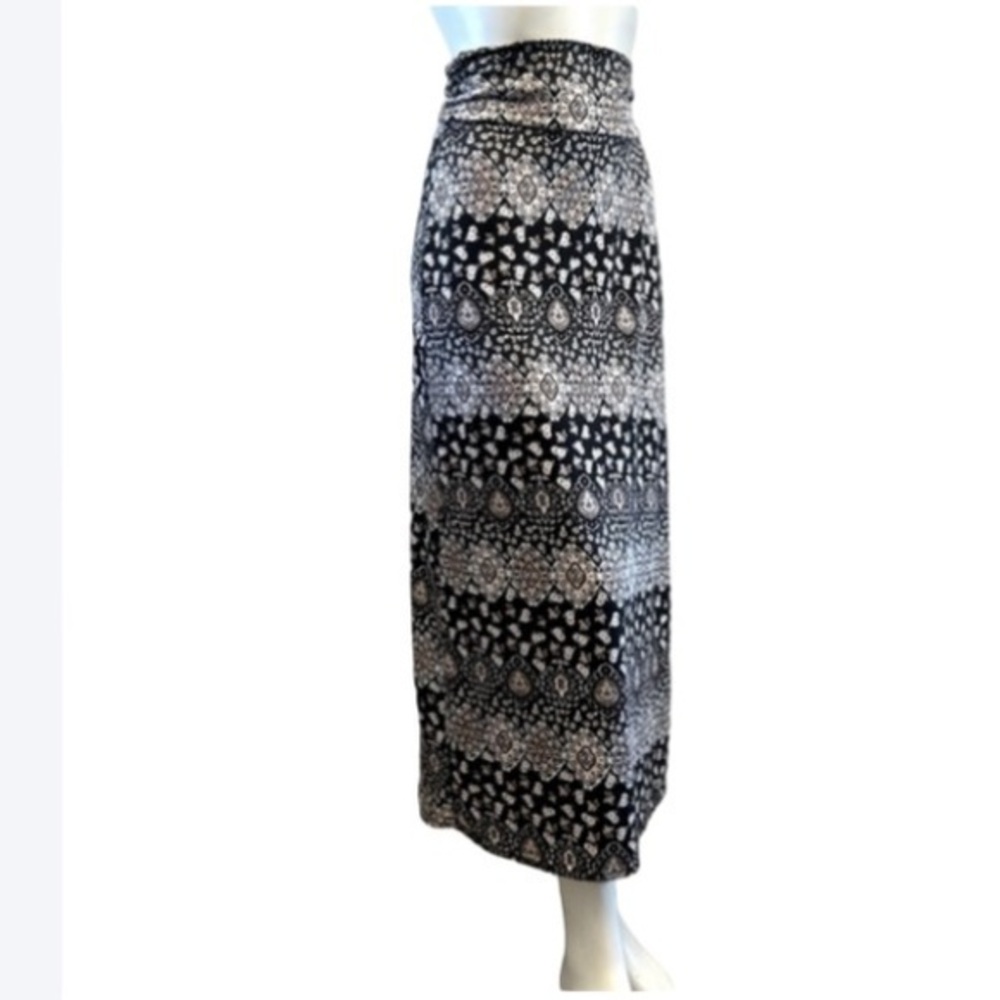 🛍️ 2/$12
CANDY COUTURE size small (4-6) long boho bohemian maxi skirt.High waist